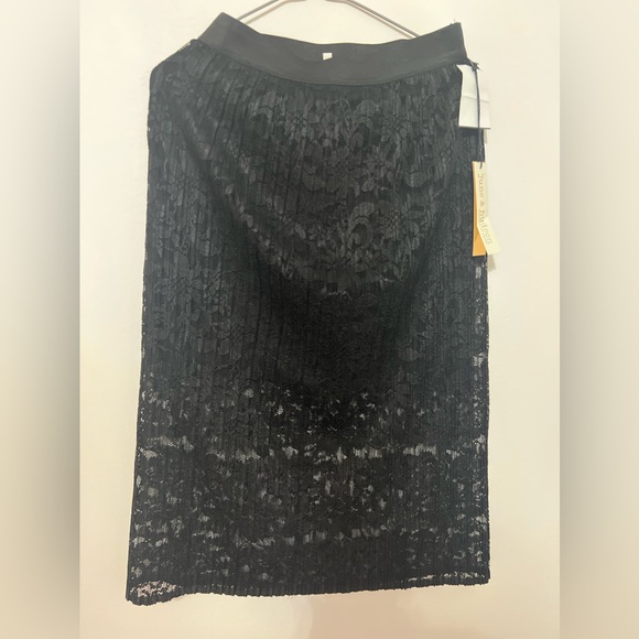 Exquisite women's net skirt from Nordstrom Rack. - Picture 3 of 5